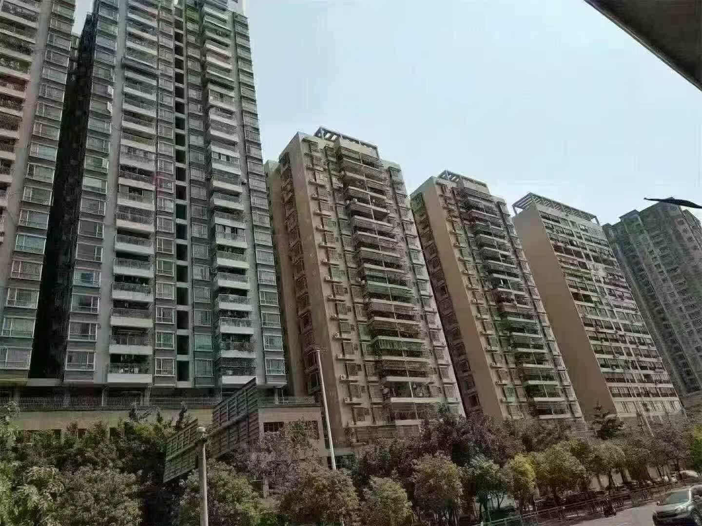 出售：沙井《荣泰园B区》 98平三房两厅，朝东南、深圳外国语学区，可过户，可落户，89.8万！