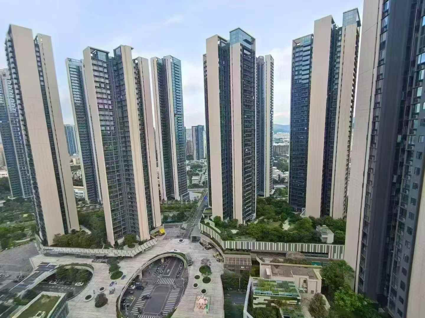 海岸城，3房2厅2卫，空房租4500月不议价，月底空出，不养宠物，密码看房