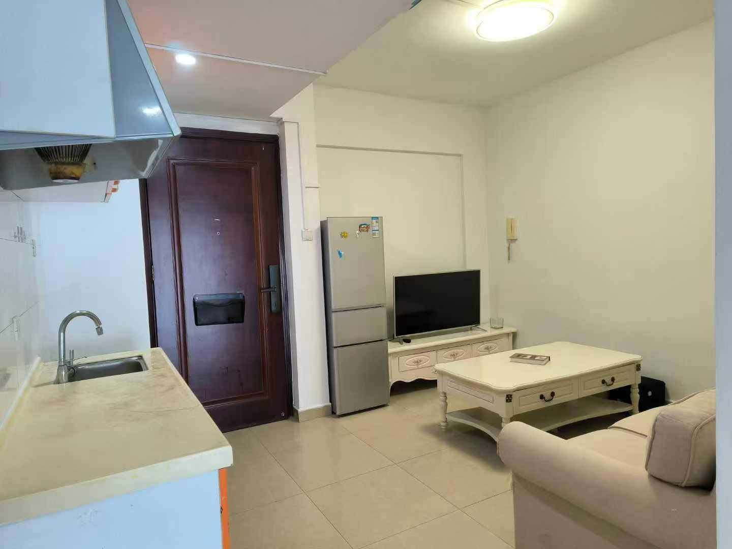 老街文和友楼上:港岛银座808，60平一房一厅，全齐拎包入住，1.8m大床，租金5000，密码159357