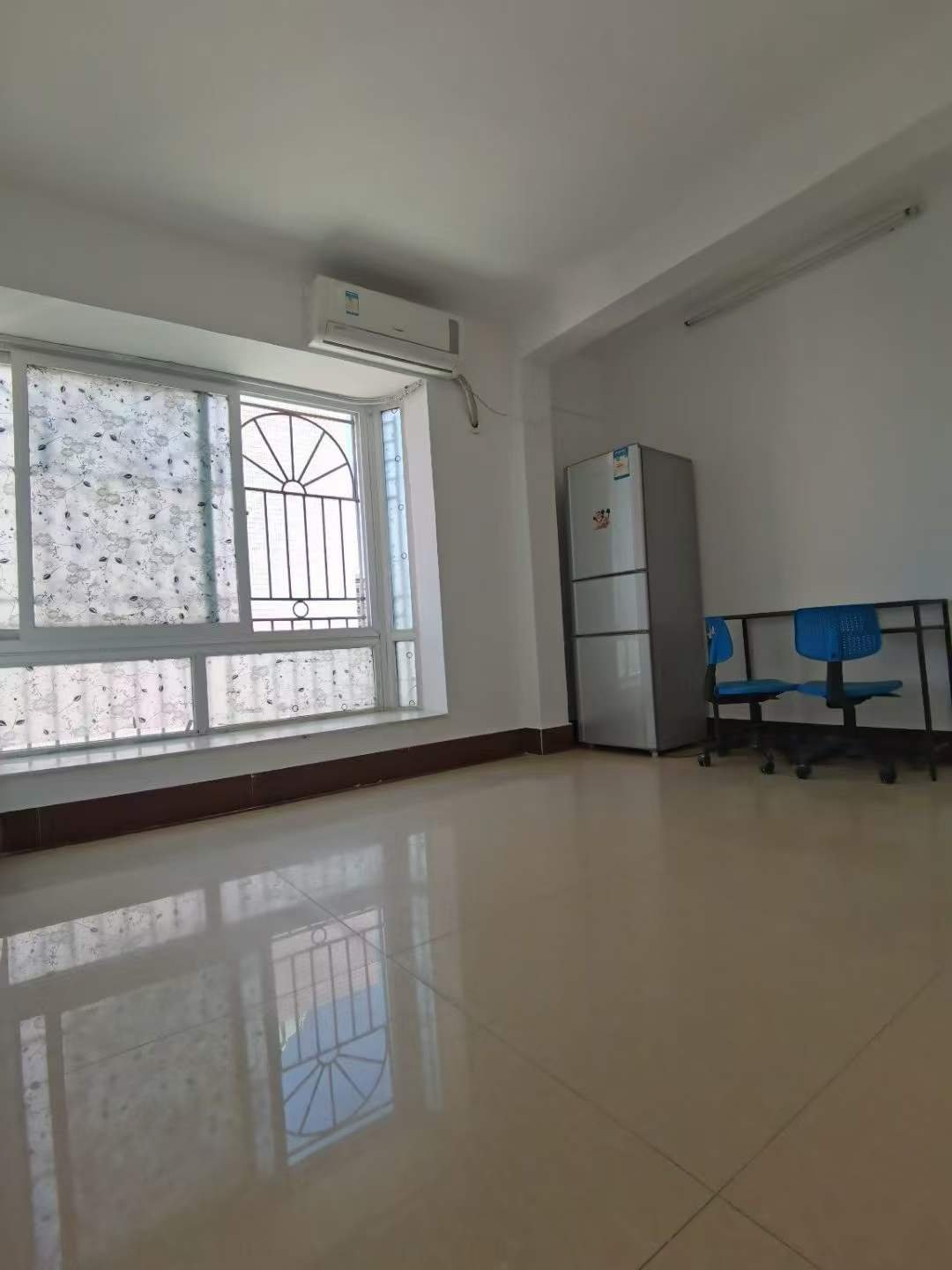 出租长龙地铁口德兴城 2房一厅 租2200，月底搬走，看房预约直接业主