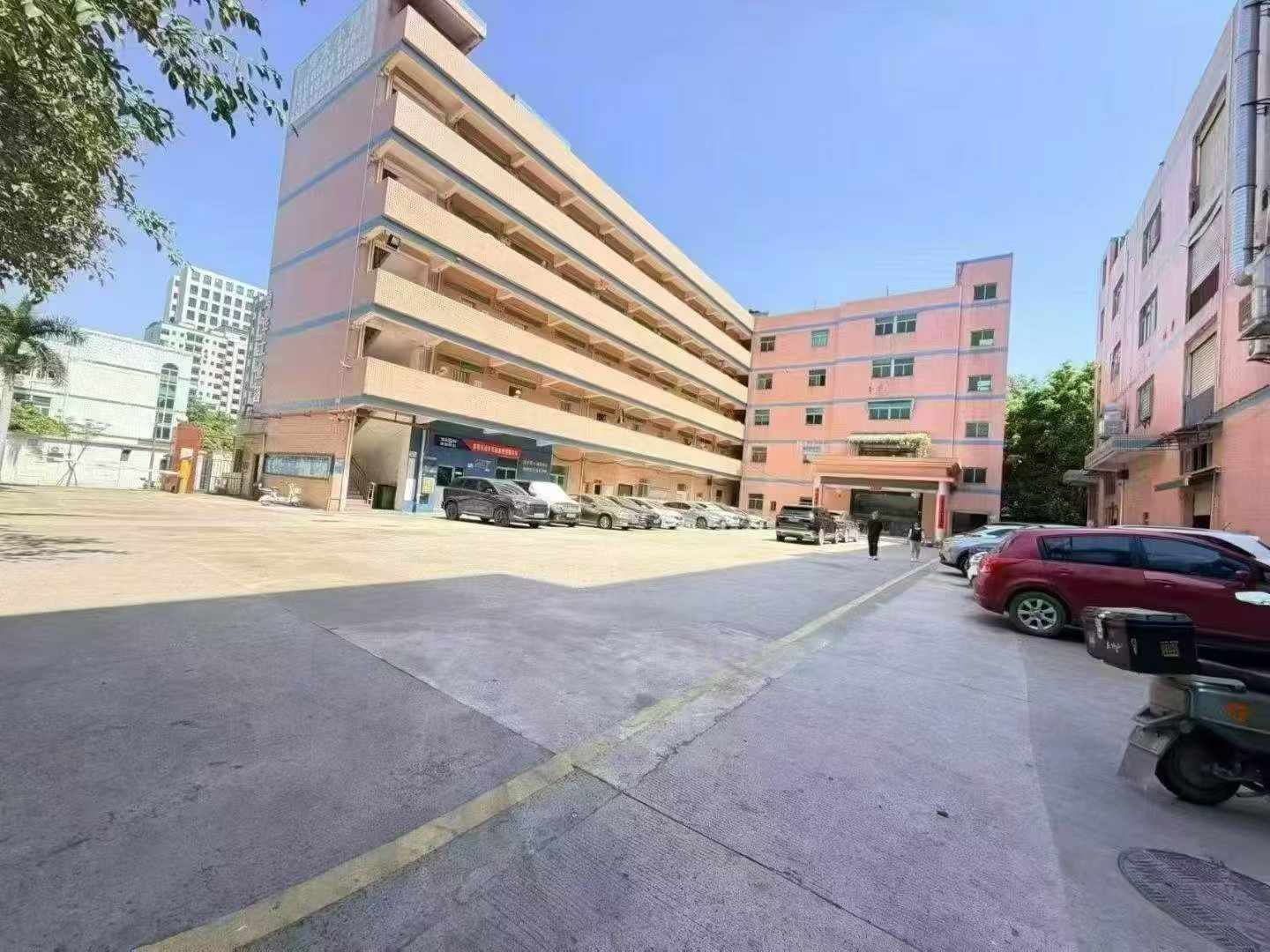 观澜牛湖地铁口附近公寓包租，可破二， 宿舍改公寓，2-5楼，办公楼1-5层 共2800平方，报价25，合同8-10年