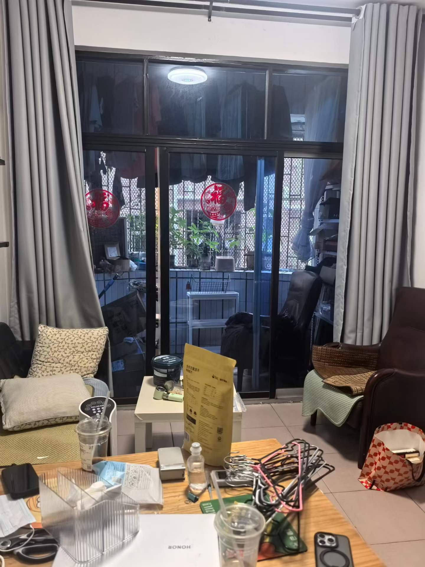 民乐一区，楼梯3楼，朝南，两房一厅，厨卫分开，大阳台，3500，两年起签，有空调，热水器，14号退房，肖如棛