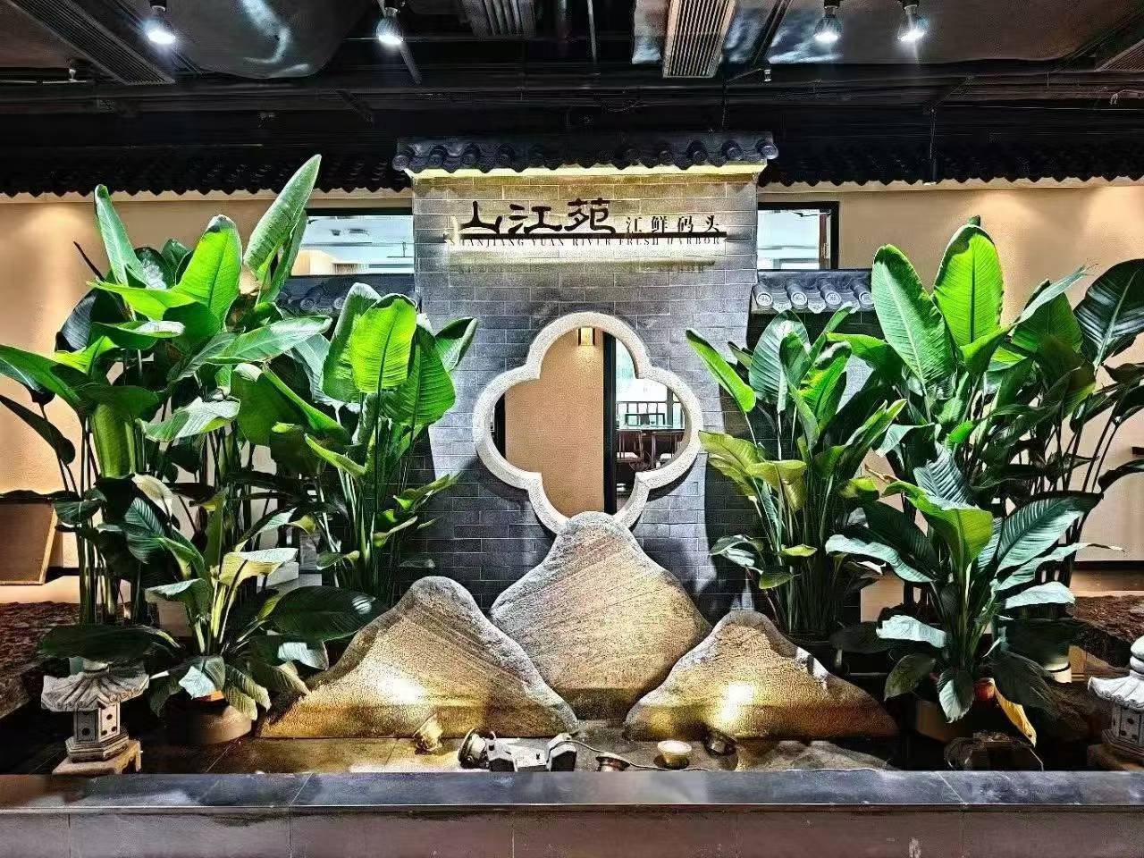 现成高端会所出租 捡漏豪装 一手使用率 面积 : 788平 东南向，格局方正实用，现成7间独立私密包间，带厨房有明火，无需重装 交通便捷，停车充足 24小时空调全天供应