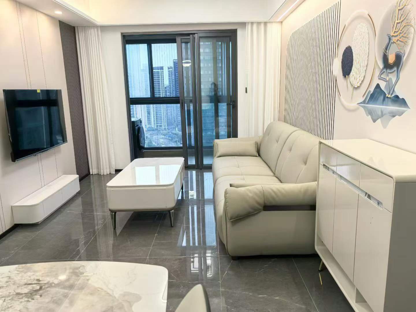 中海闻华里，实用精装3房2厅，拎包入住，仅租8300，密码看房