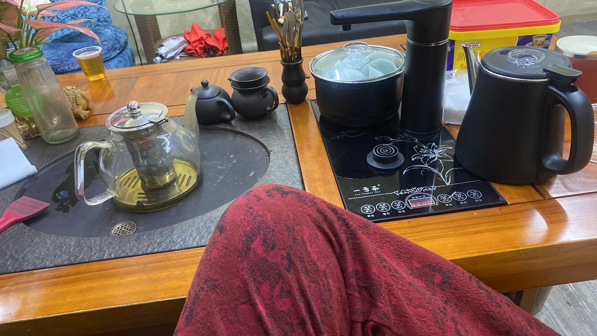 二房东没睡的 赶紧把天台的门锁上