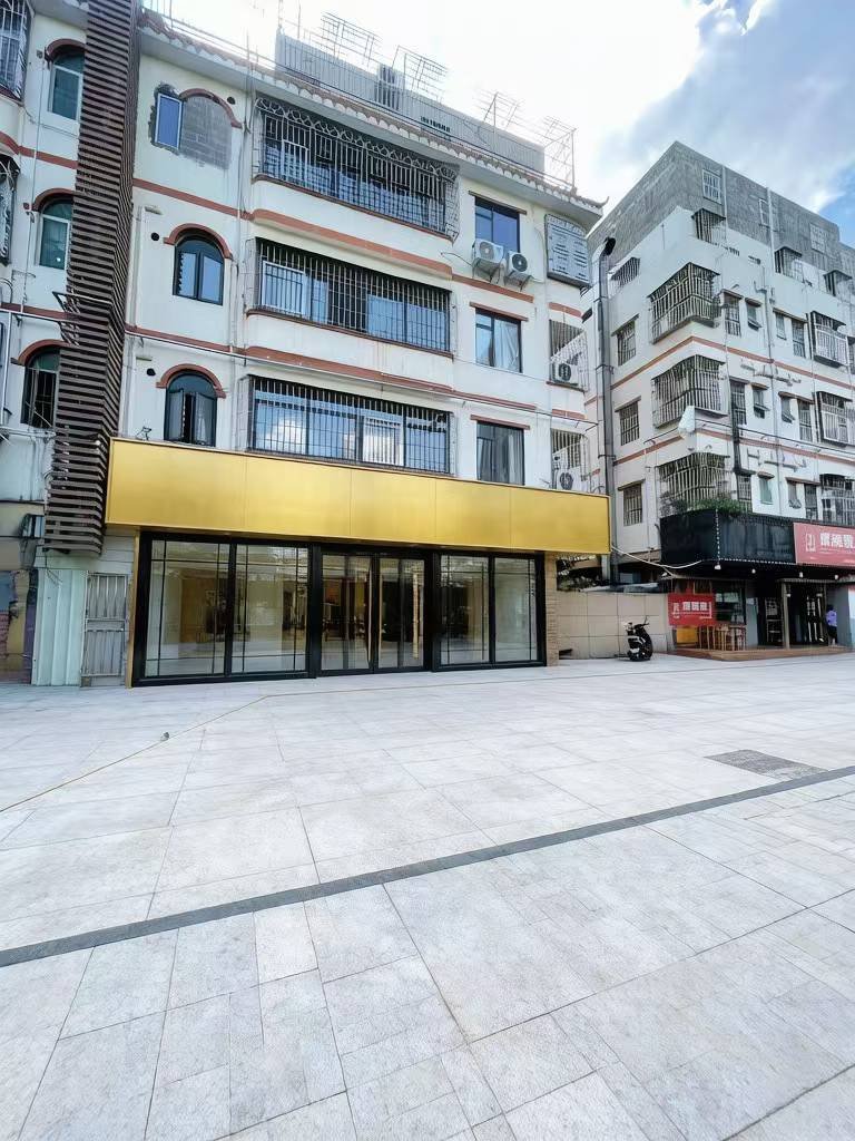 大运中心中医院旁临街旺铺出租 使用约100平米/门口开阔/方便停车?️ 适合电商、办公、工作室、药店、中医理疗、小型商超等
