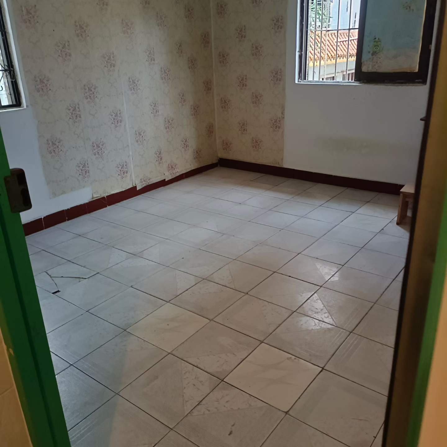 长龙四楼单间空房租800