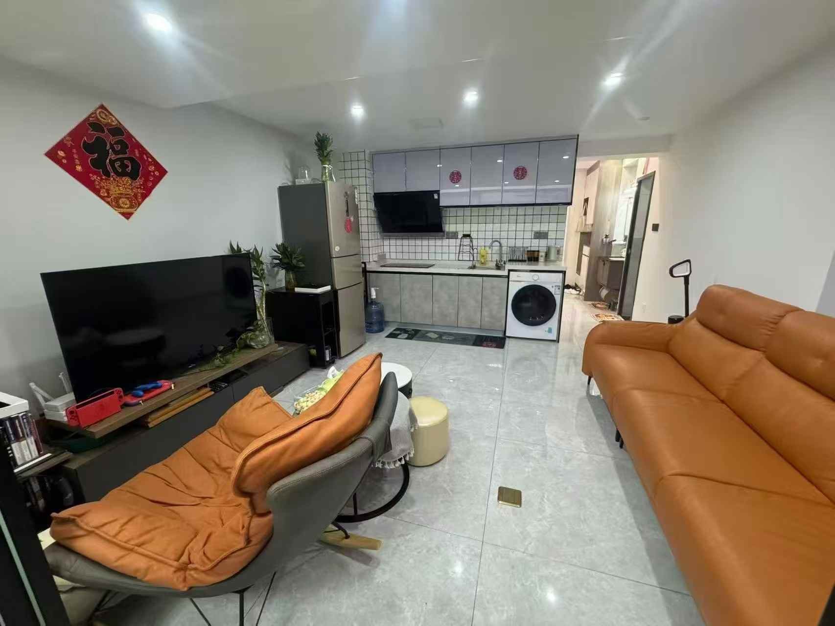 港岛银座，精装两房一厅，家私家电齐全，租6200，八月七号空，看房提前约
