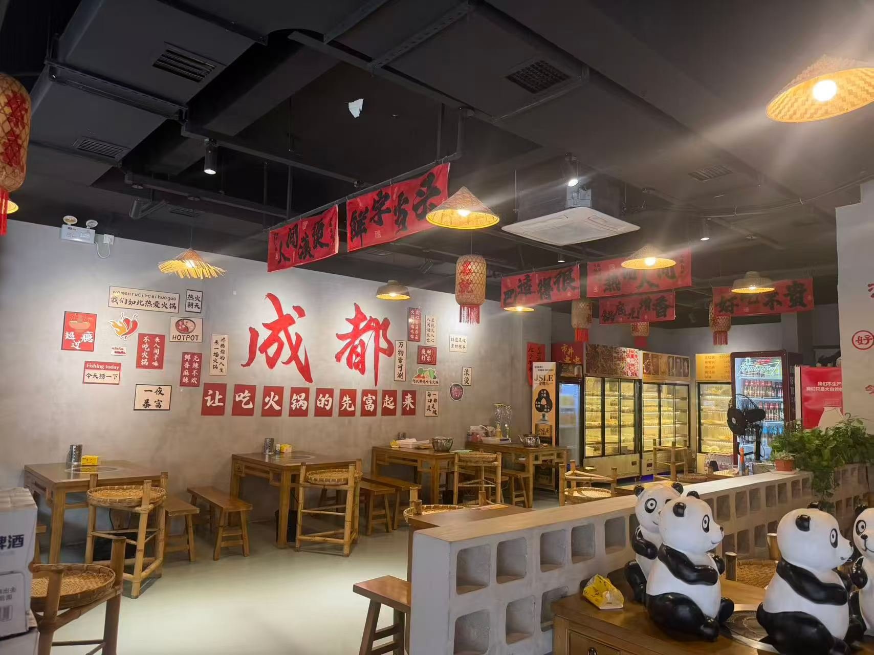 旺铺转让 布吉西环路 中心位置 人流量大 地铁口位置 租金20000 有156平 可以外摆有20平 转让费私聊