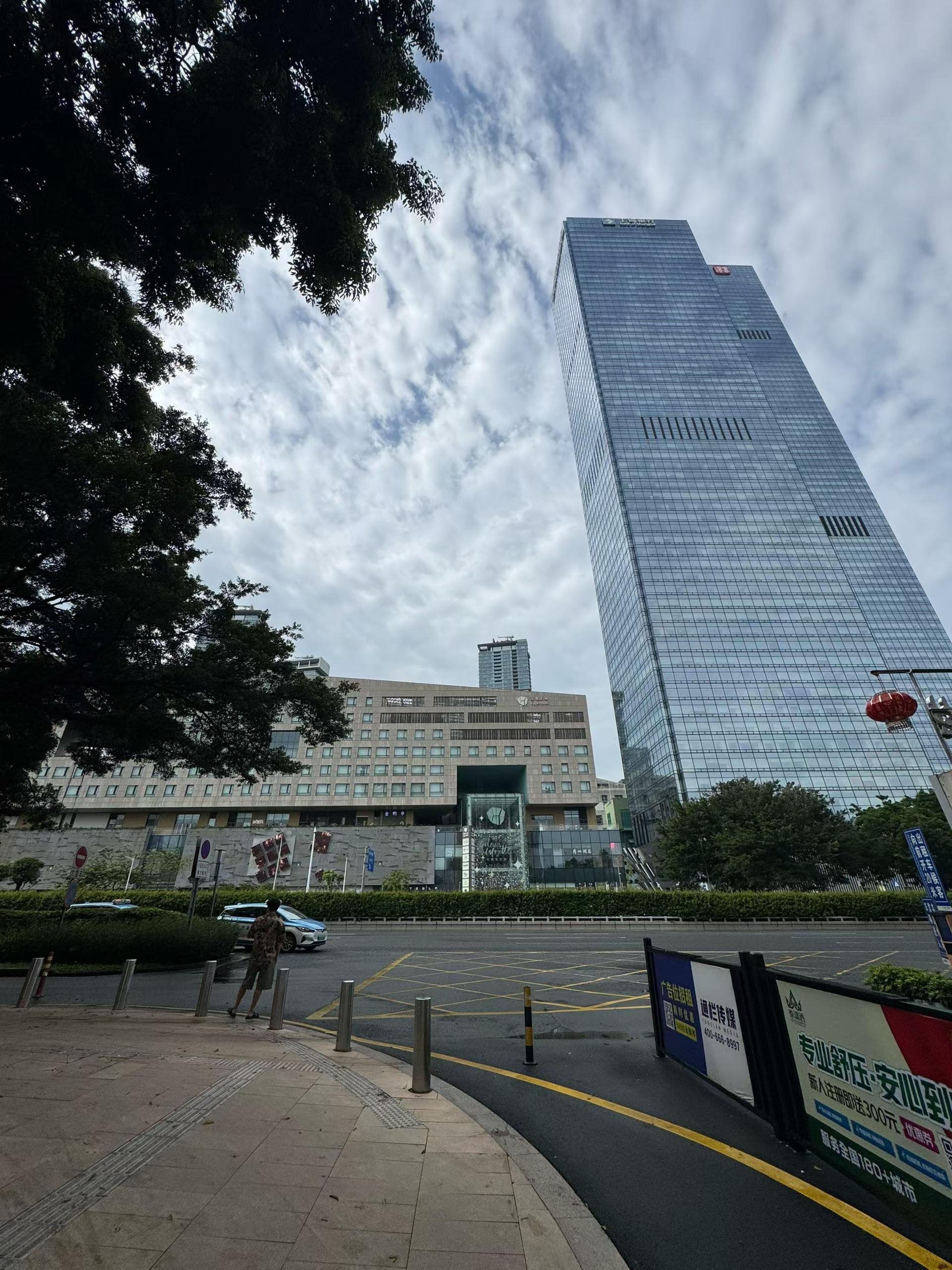深业上城旁 小区捡漏一房一厅 可现状可佩