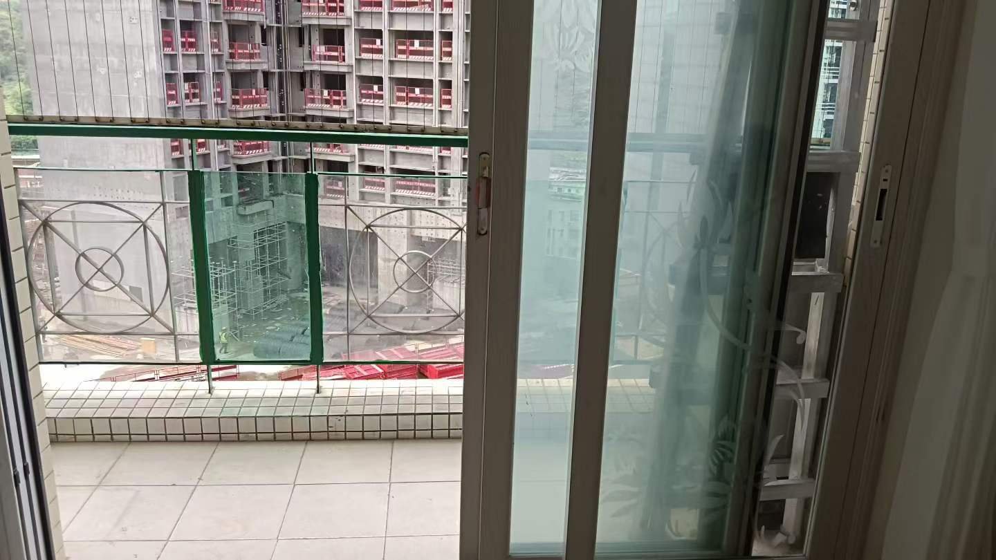 出租，罗湖金岸中层正南，67平方米，厅出阳台，2房2厅，精装，家电齐，有匙即睇