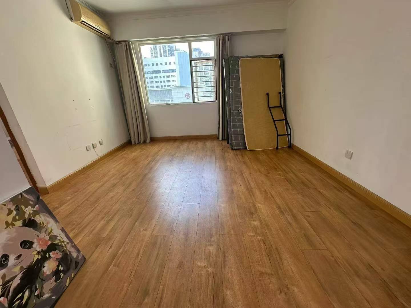 南洋大厦，2房1厅出租，租金5000，可住家，配齐，可宿舍，看房方便