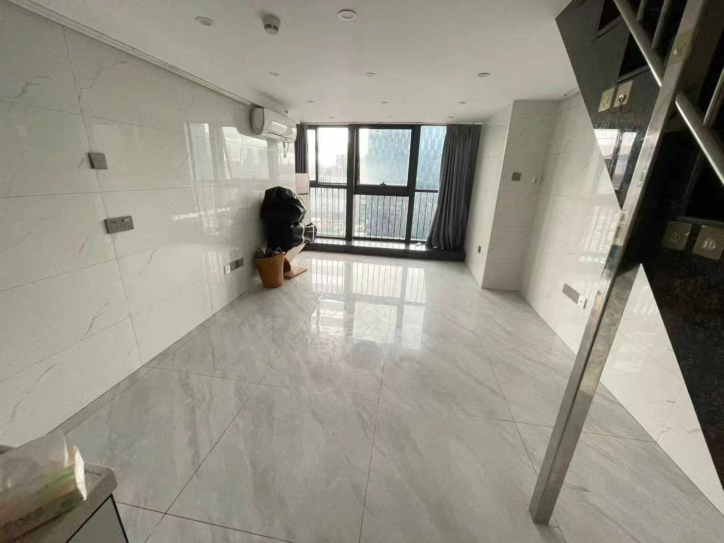 贝悦汇复式 一房一厅 可以办公或住家 租金便宜4000
