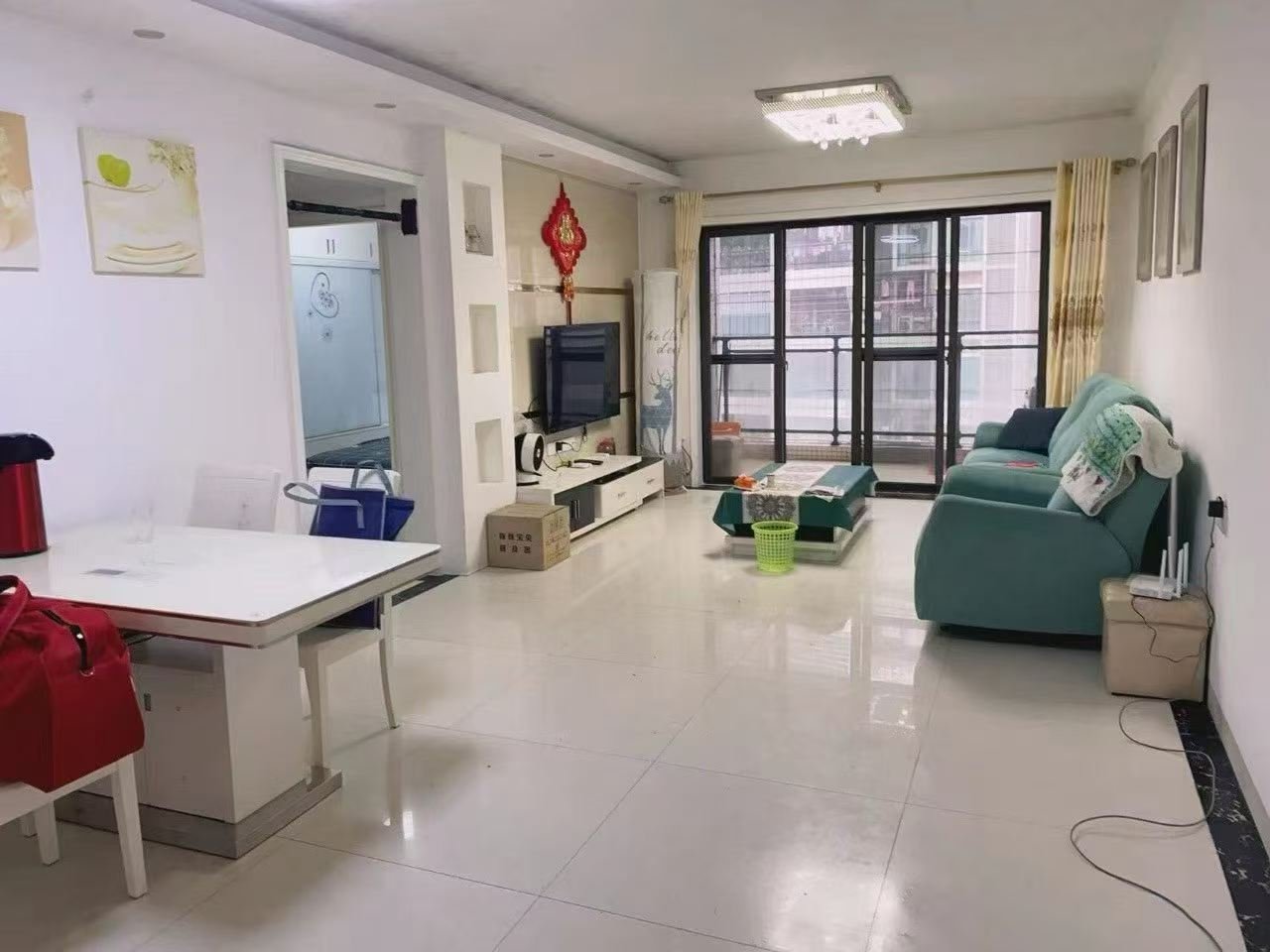 租，直接中泰国际精装138平3房2卫有定制衣柜全齐4000每月，看房方便