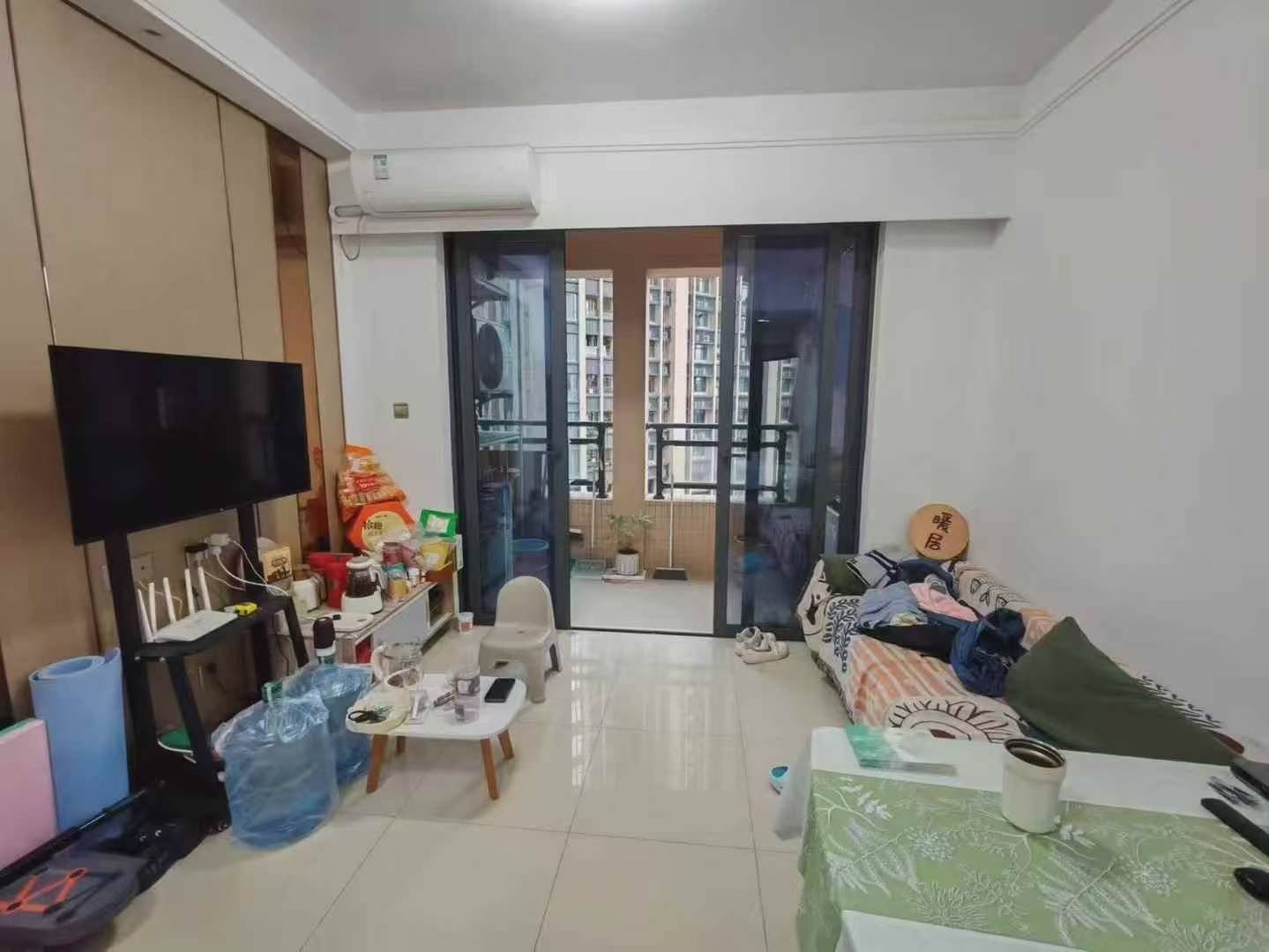 名居广场厅出大阳台两房，随时方便看房