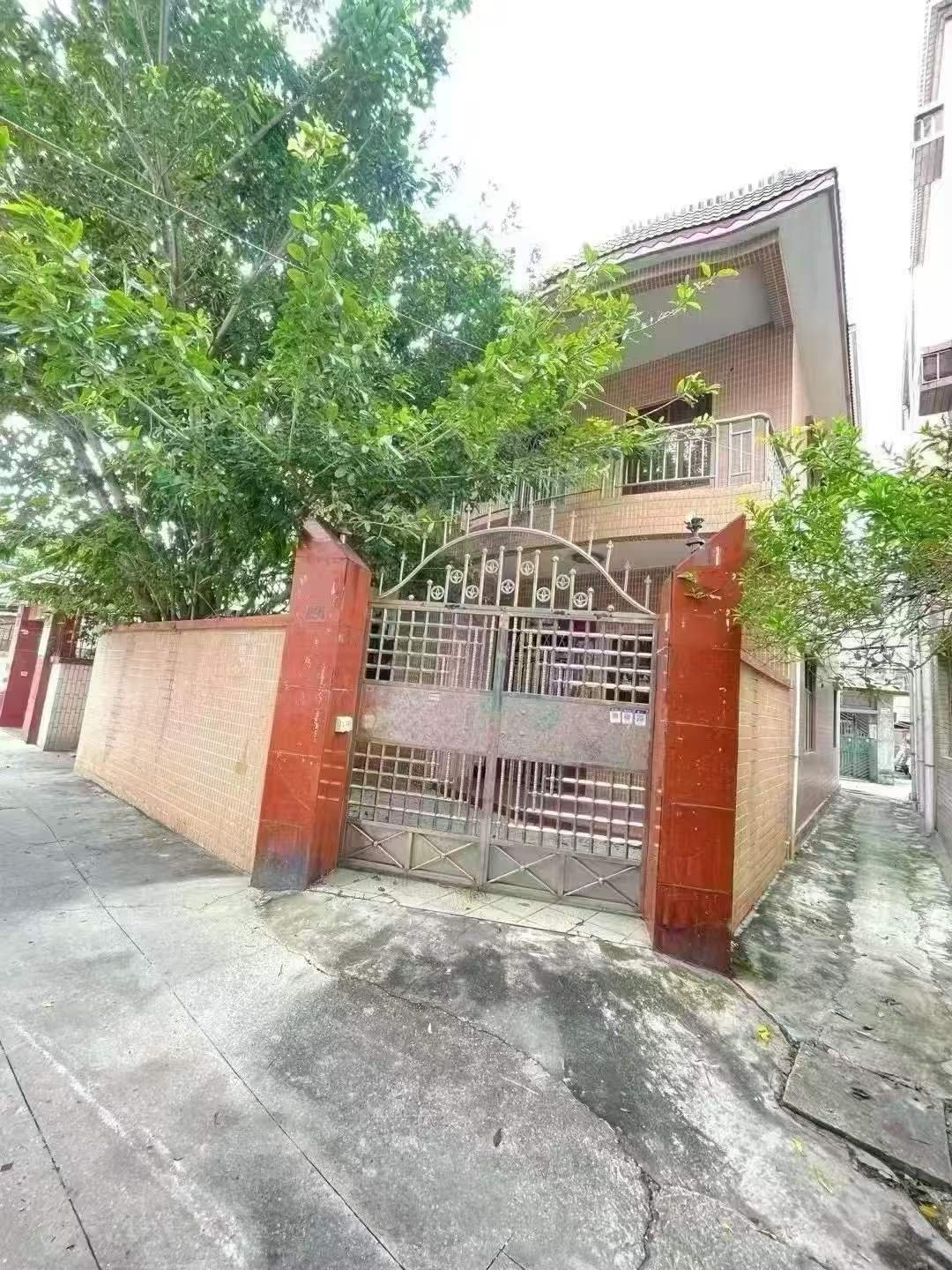 沙四整栋三层，6房带大院子出租，院子可以停车，停车免费，月租5300