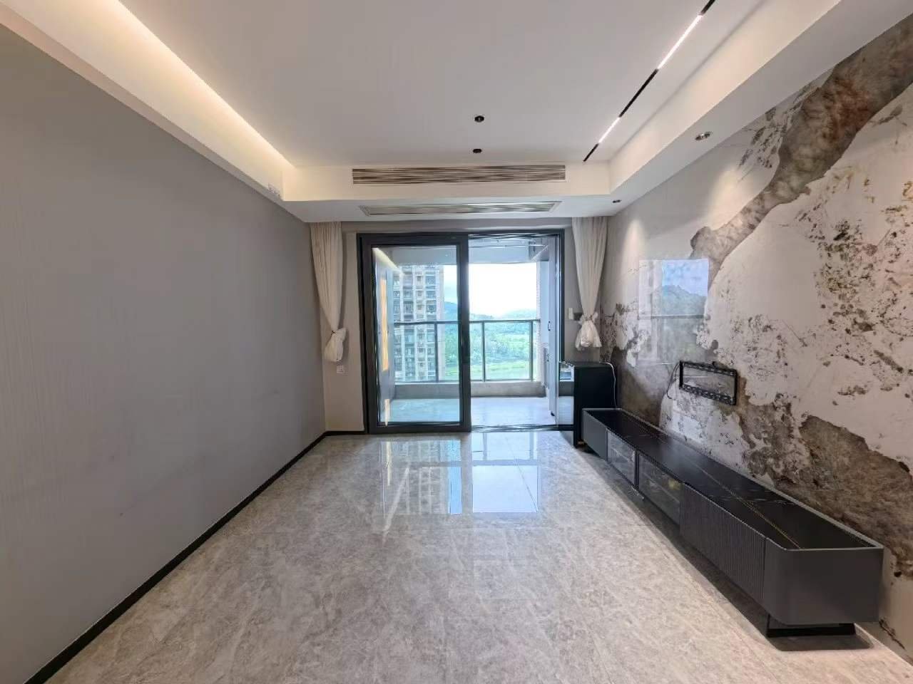 中海天钻业主花费六十万3+1房，堪比样板房装修，现代简约风，可配齐，租金优惠，看房随时！
