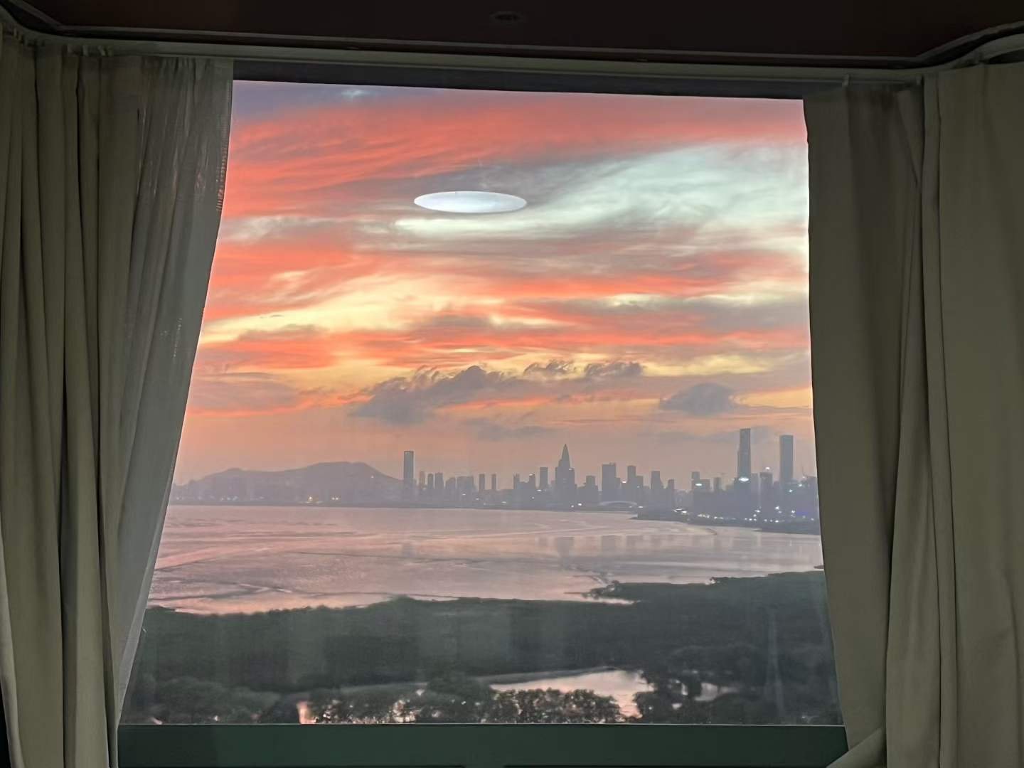 蓝湾半岛，高层海景3房出租，租金1.3W可议价