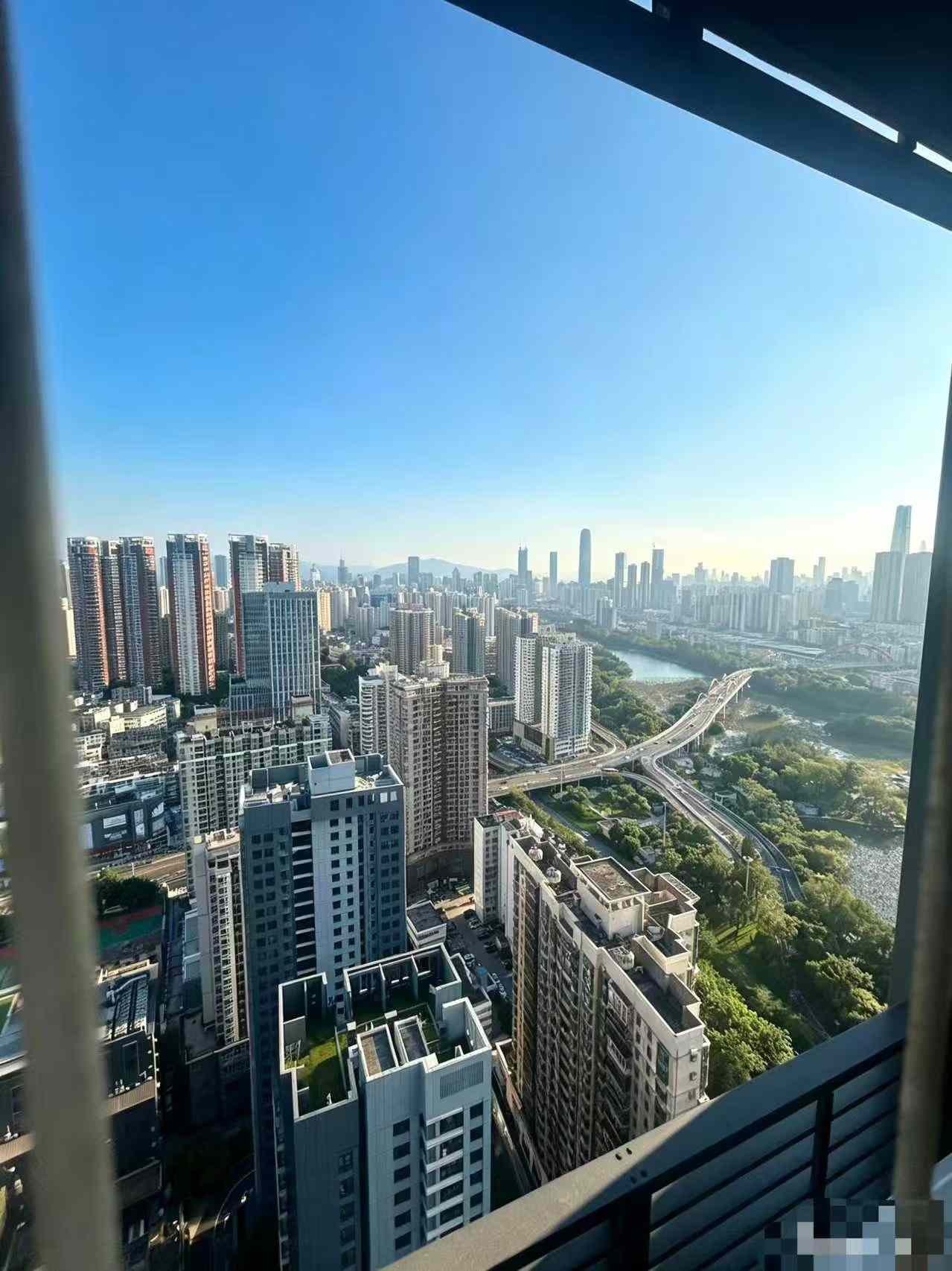 京基水贝，东南向，端头位， 最低8000，水贝2房， 看洪湖公园景观， 69平，家私家电全齐