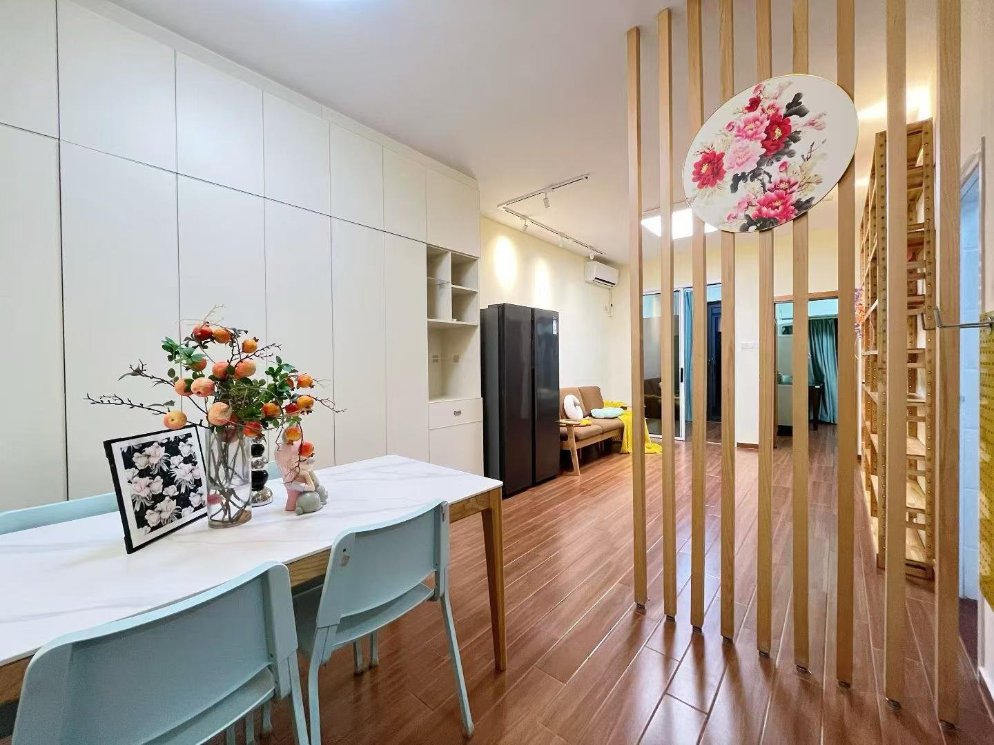 流塘阳光花园1栋B座703，2+1房73平，全齐出租，密码看房，楼下就是地铁口