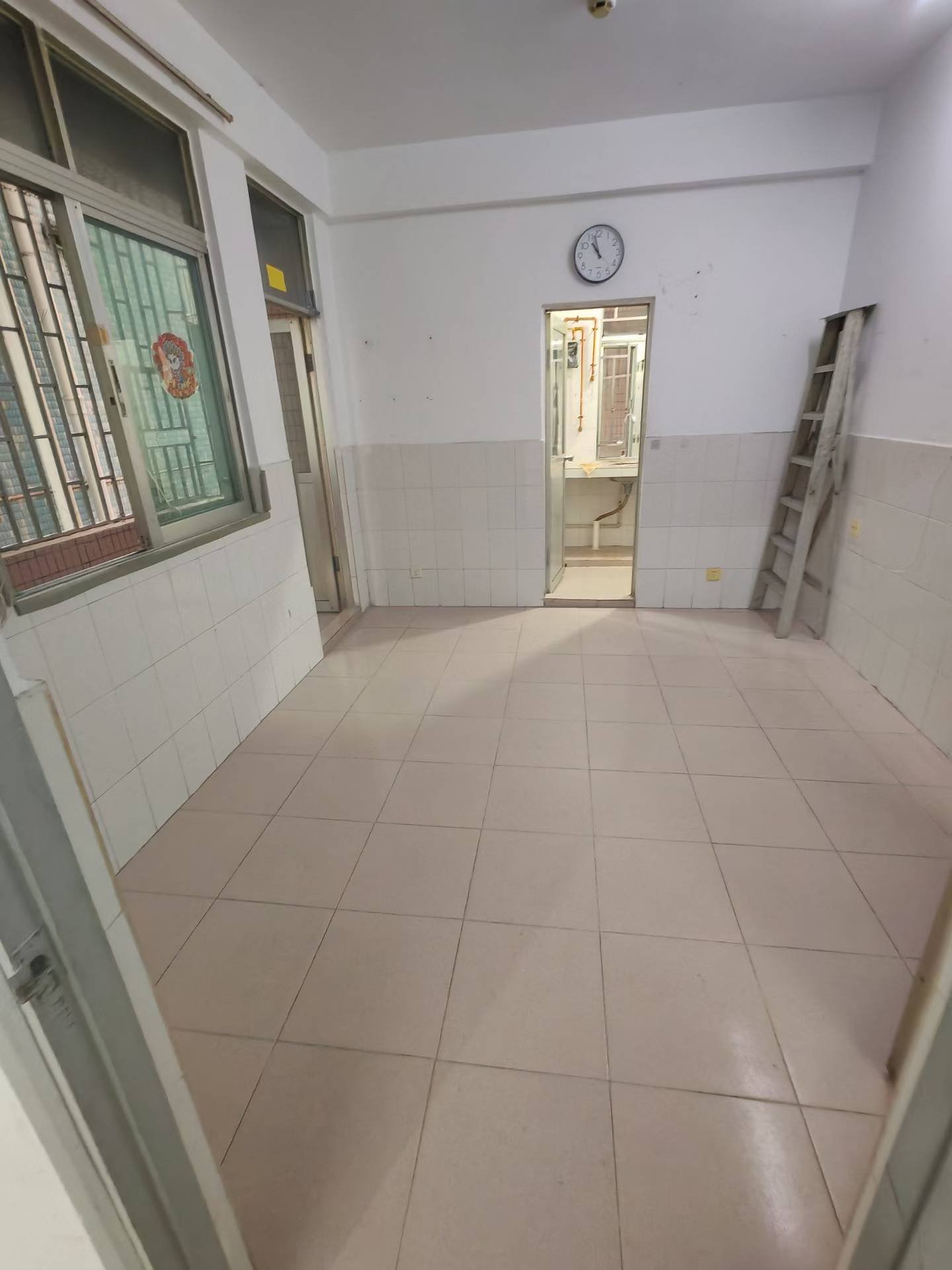 皇岗村四楼 两房一厅租 3800
