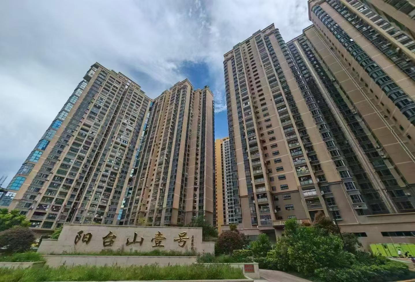 出租（首次出租） 羊台山壹号 精装 二房二厅 家私家电齐全 租金4200/月