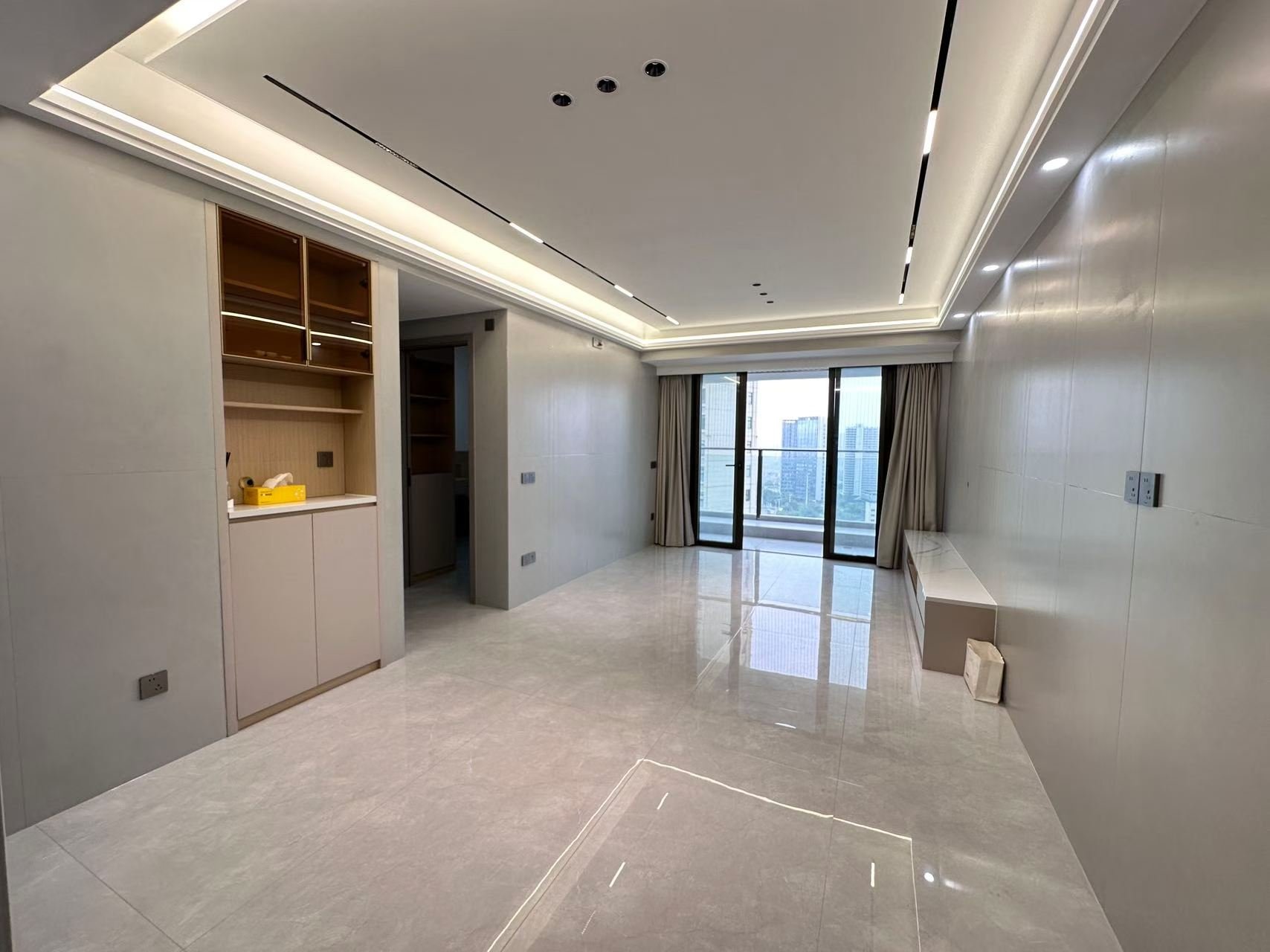 清平华府90平三房两卫全屋定制空房出租4300，不接受养宠物，月底退