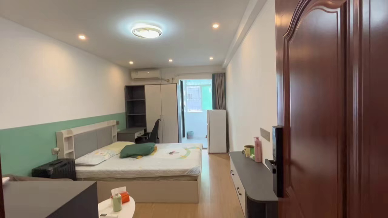 大浪时尚小镇附近大单间1180