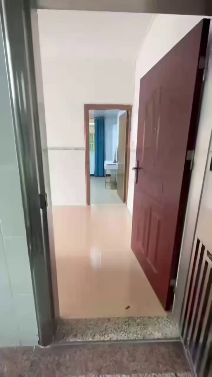 龙华汇海广场附近电梯两房一厅2600