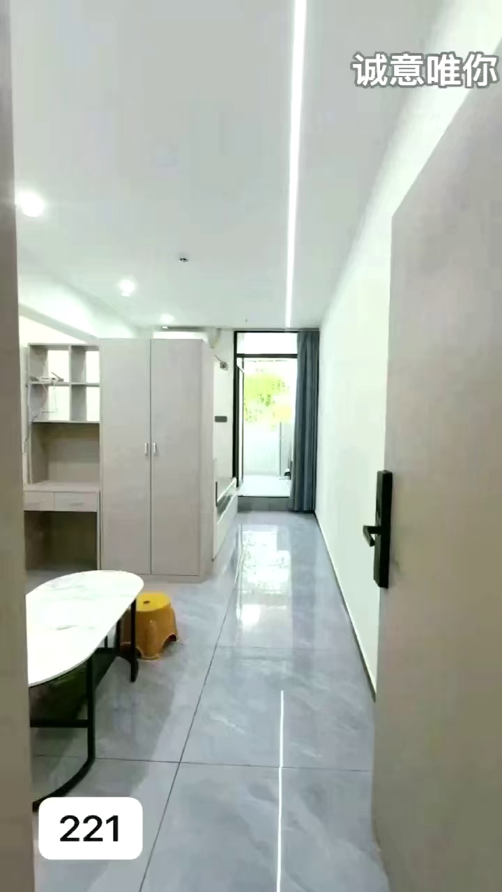 阳台山地铁附近大浪商业中心隔断大单间1580元包管理网络拎包入住