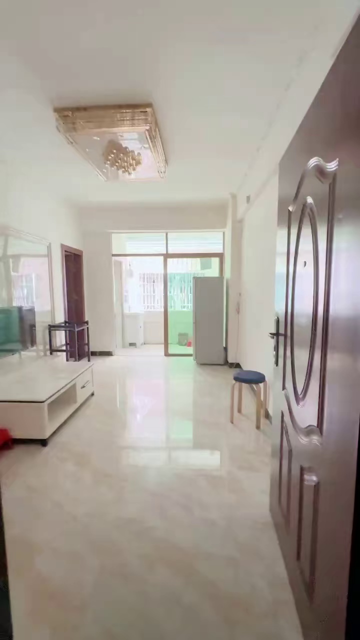 民治沙吓电梯两房一厅拎包入住2500