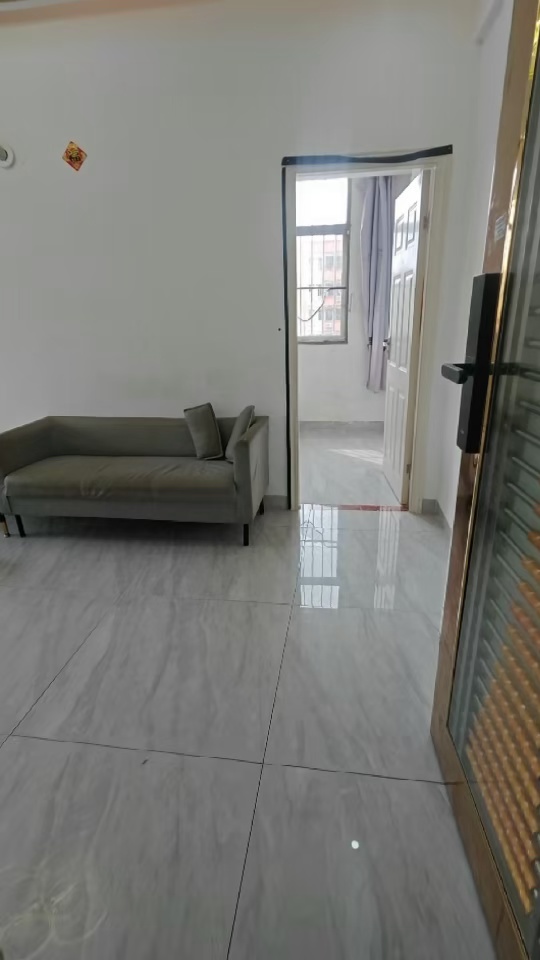 龙华地铁站汇海广场附近精装三房一厅无遮挡3500