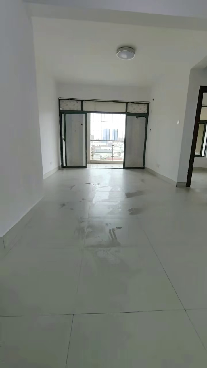 出租汇海广场附近大两房一厅3200现状出租