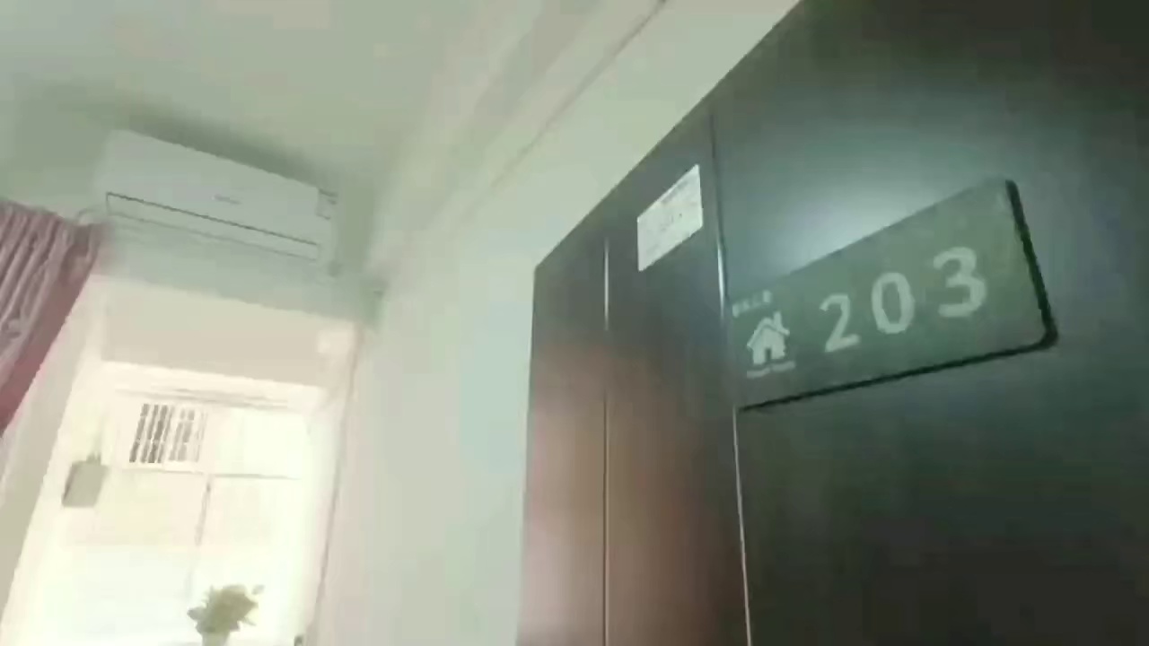 时尚小镇单间900押一付一