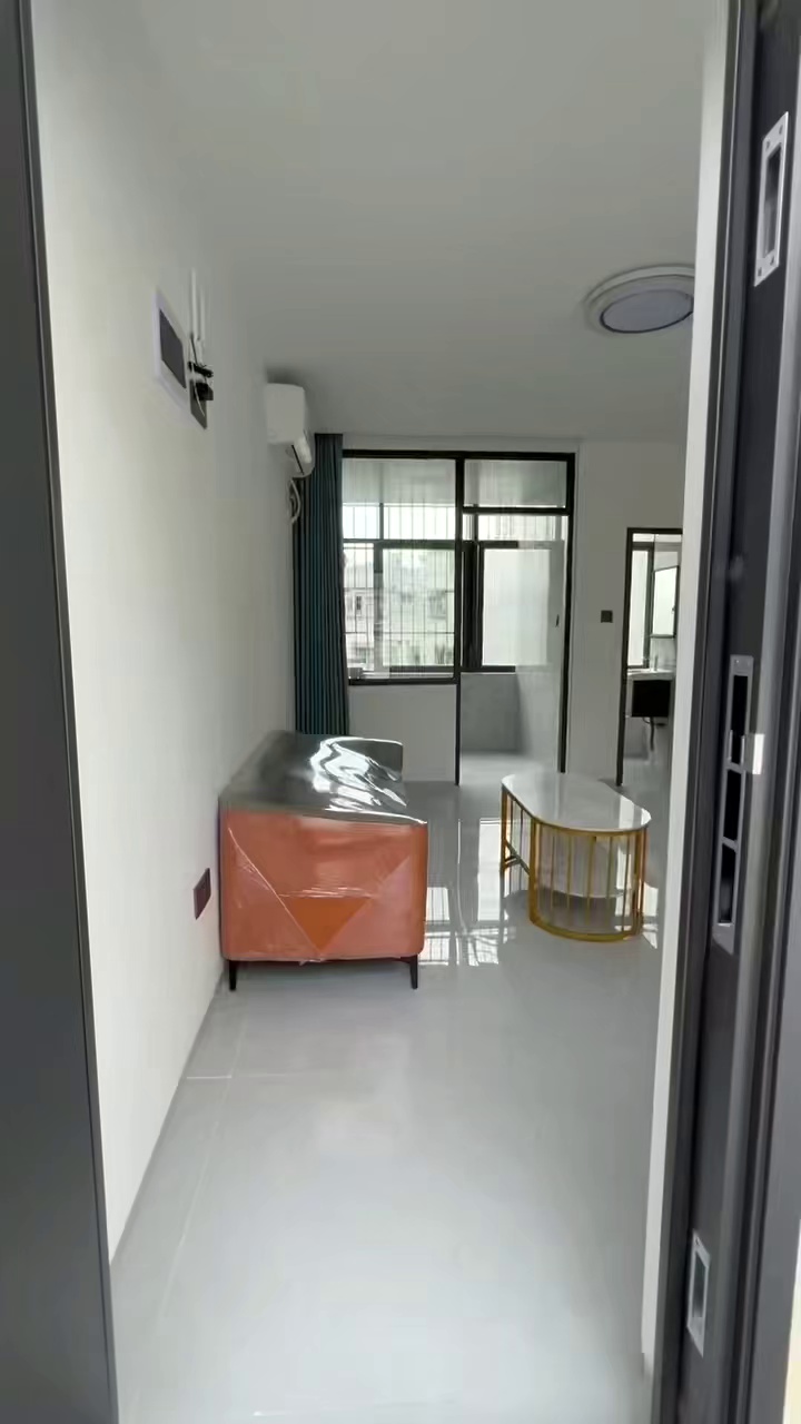 南山大新地铁口阳台两房一厅4300