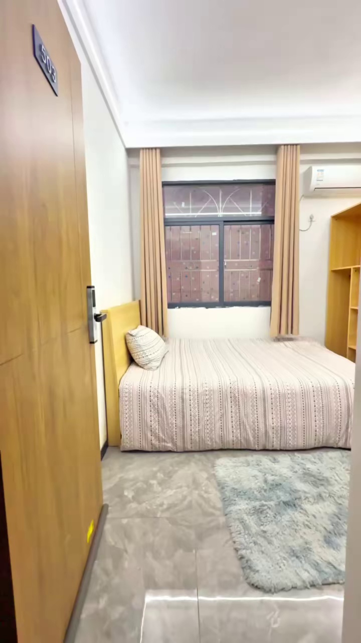 2280单间带阳台珠光