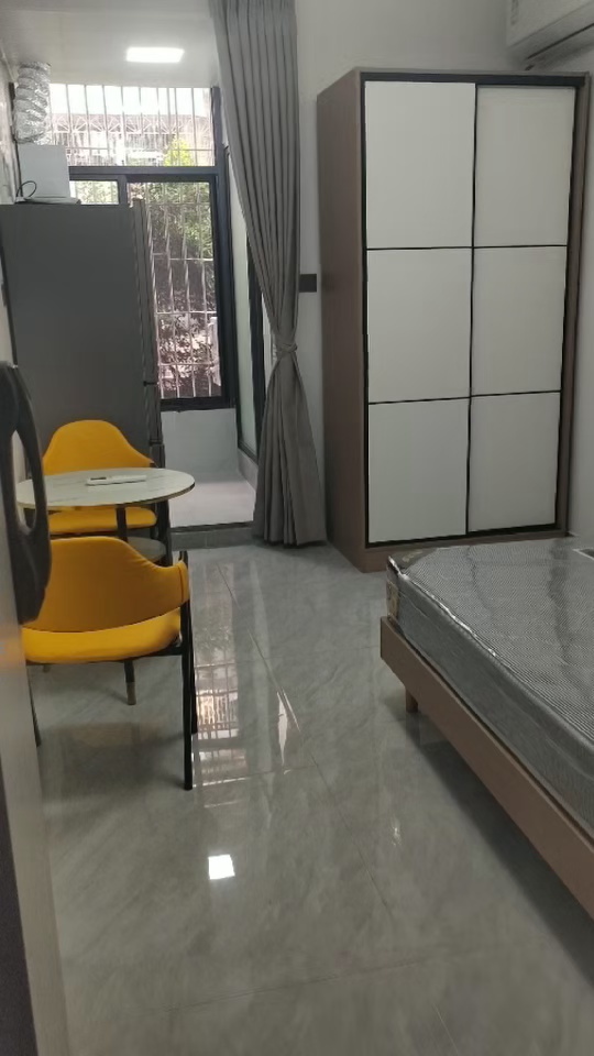 花果山地铁口附近单间租2700