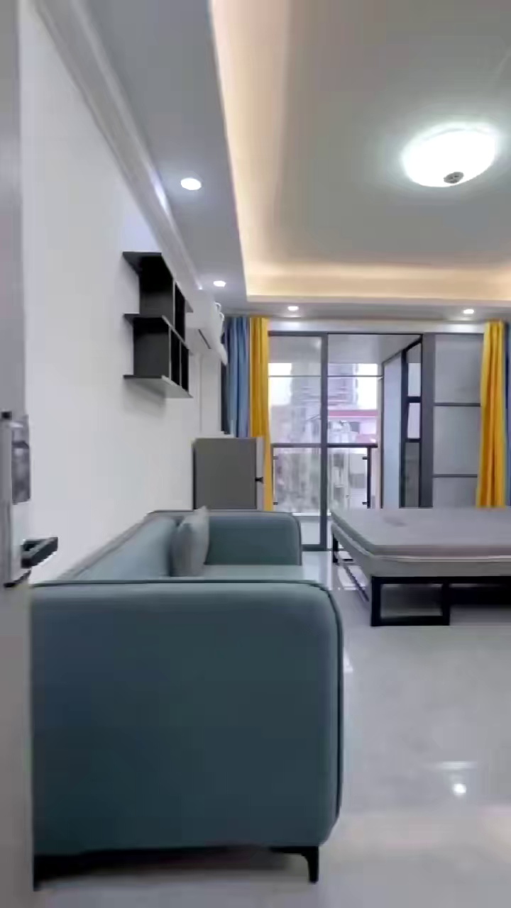 西乡碧海湾双地铁口阳台大单间2400全包电梯房