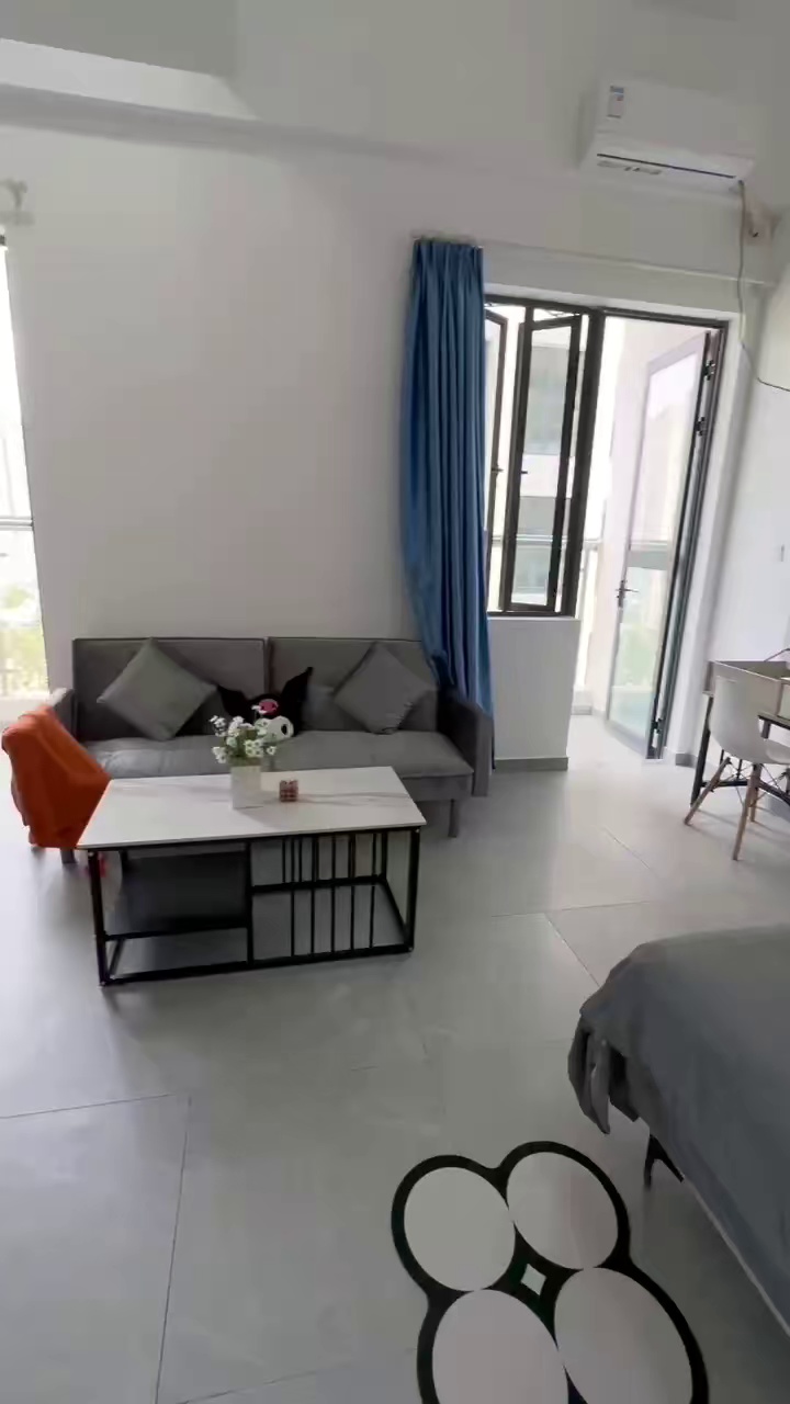 大浪时尚小镇电梯高层大单间双阳台2150可办月卡好停车