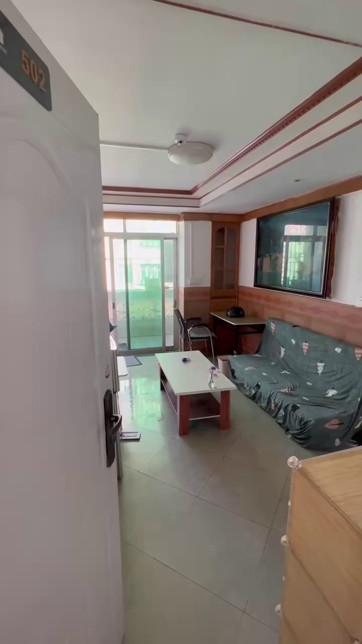 八九小区阳台一房一厅步梯5拎包1599