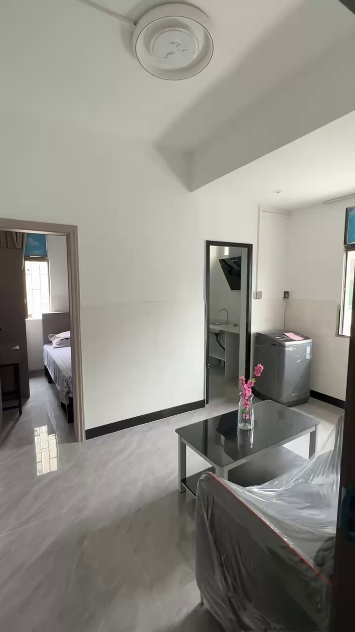 公明下辇新村精装一房一厅1200包管理