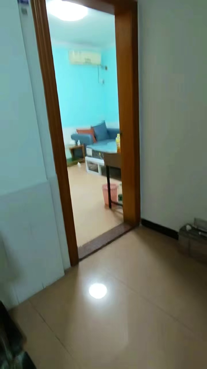 地址公明上村户型单间价格700详情楼梯一楼空间大家电齐全拎包入住临近地铁