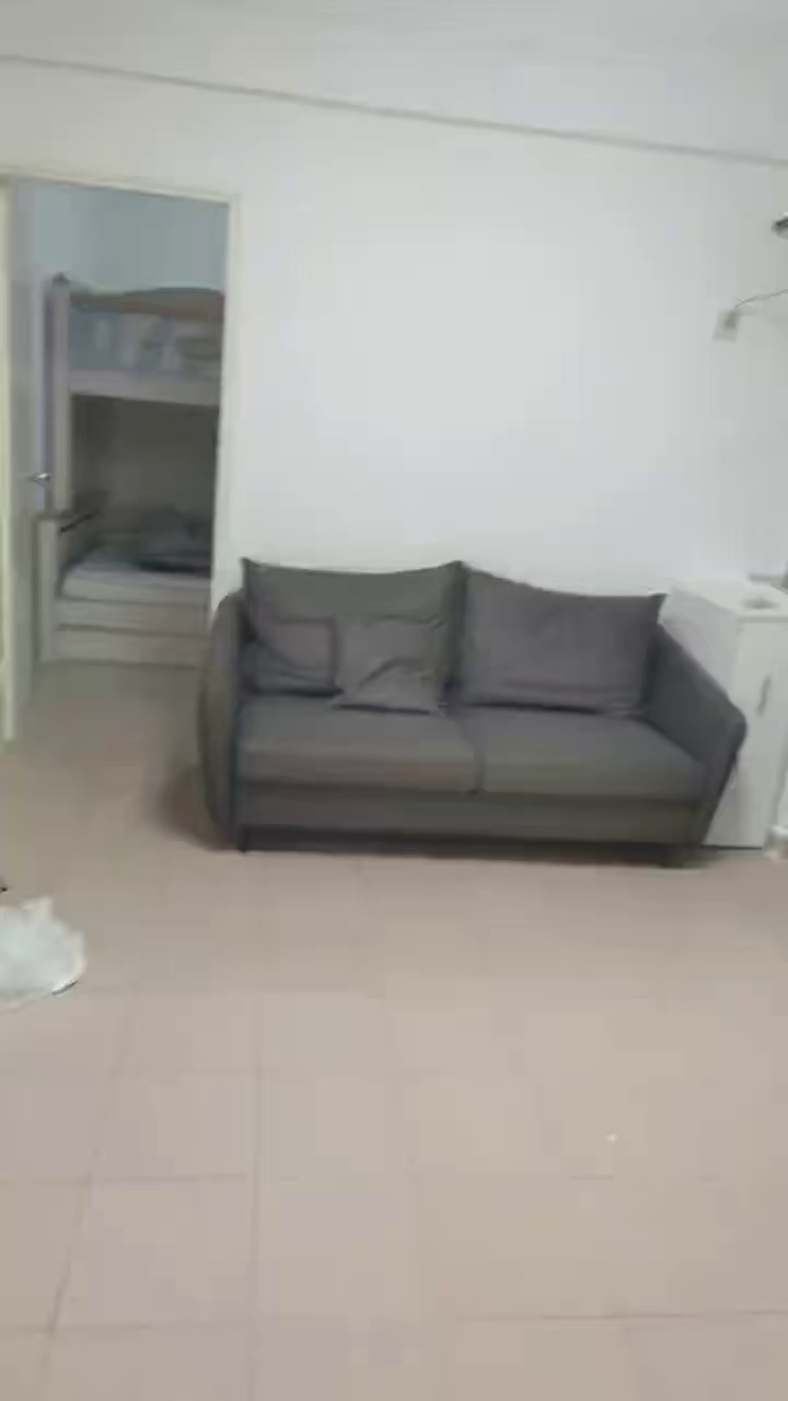 出租布吉又一村花园4楼一房一厅拎包入住有床空调热水器月租2500元