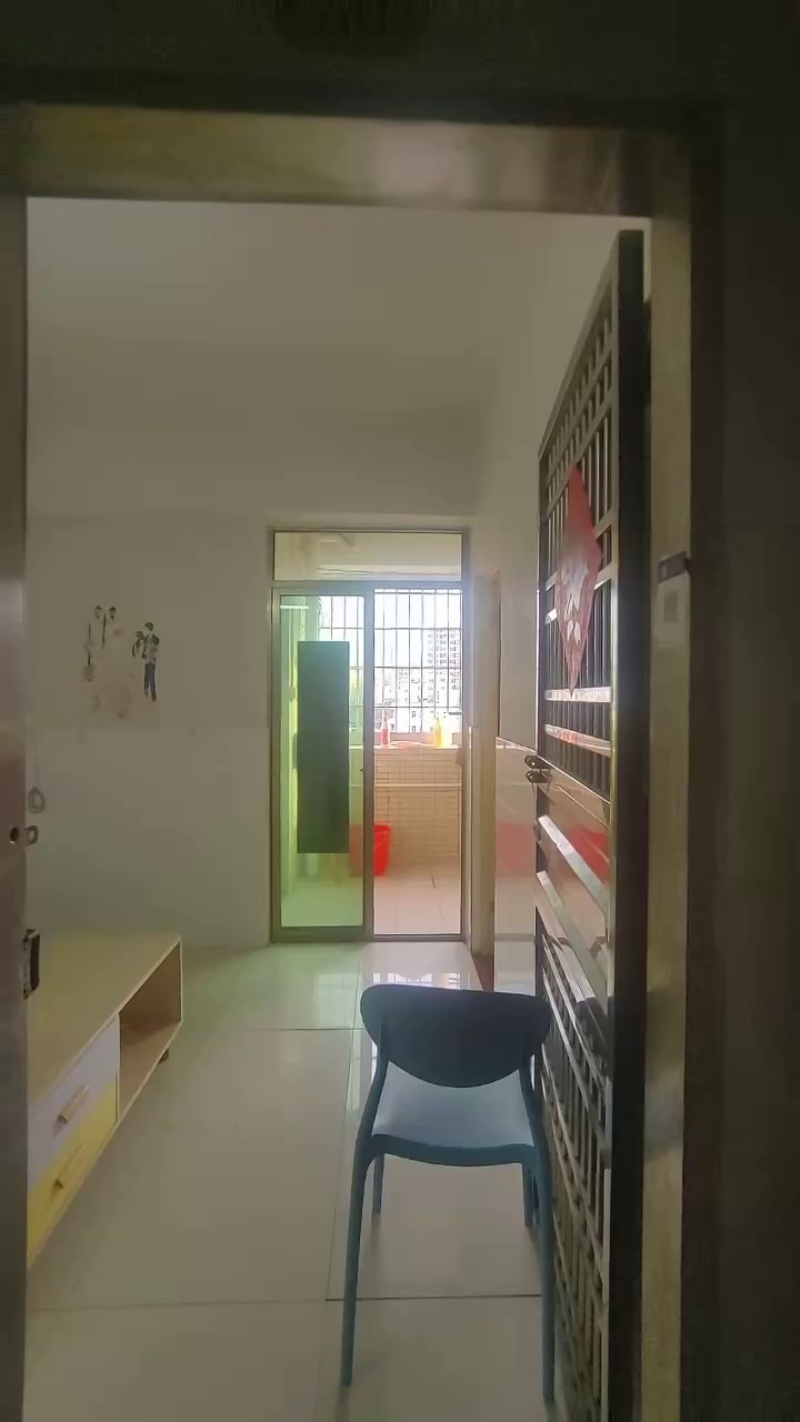 公明上村电梯一房大阳台1300