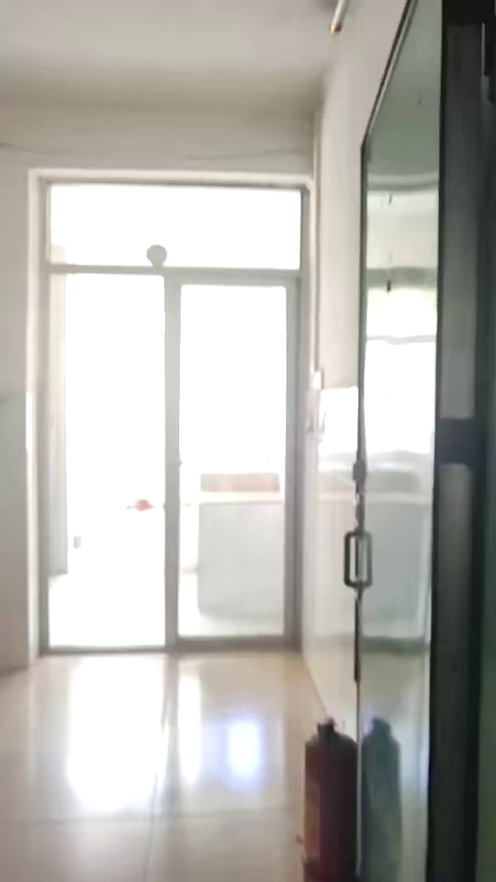 租民乐新村电梯单间带阳台配热水器超低价1080