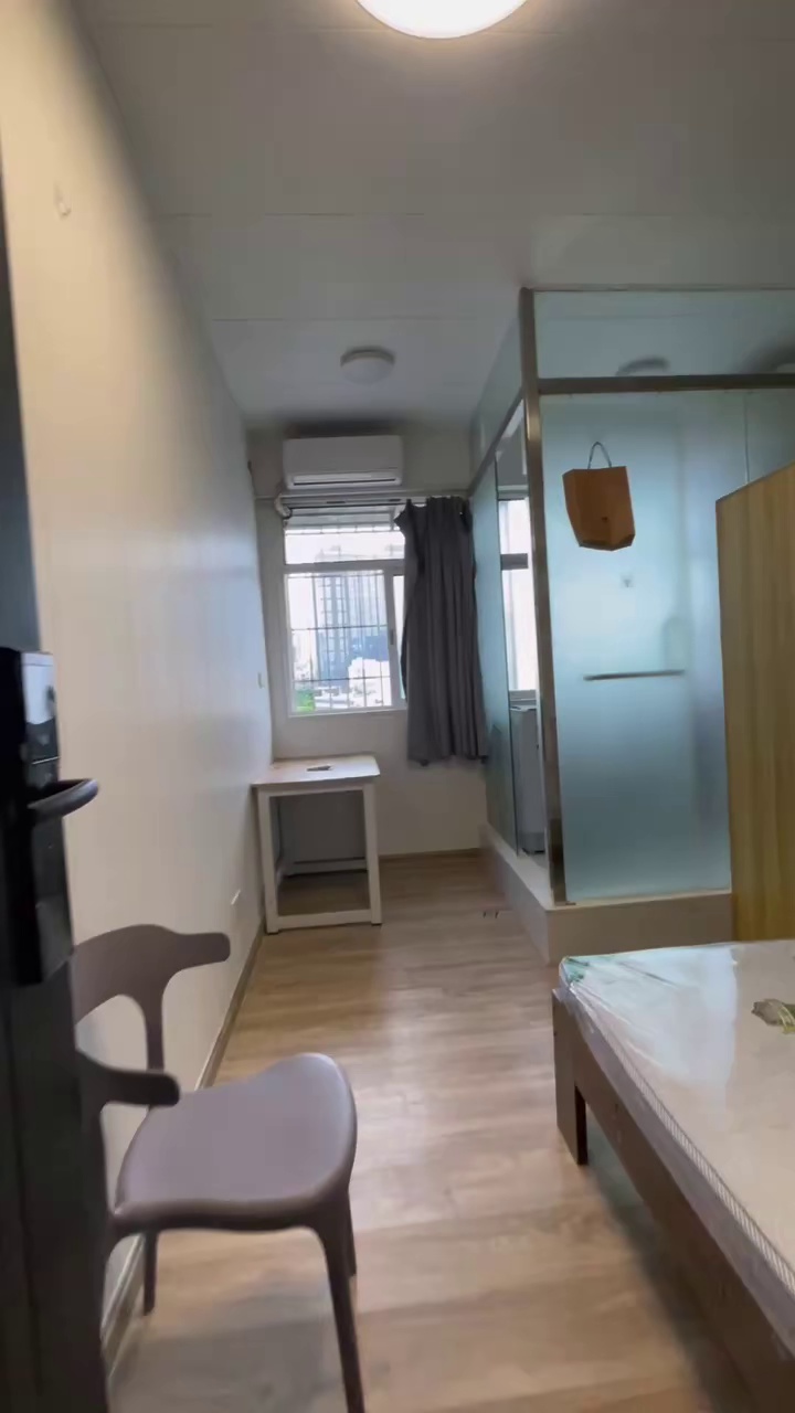 中山公园地铁旁边全齐大单间1900采光好