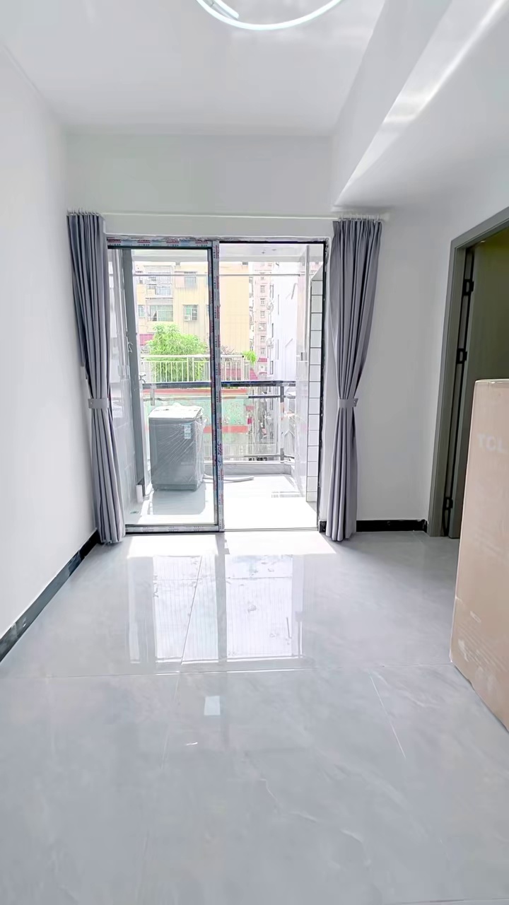 石岩公学附近大一房一厅带阳台特价1680