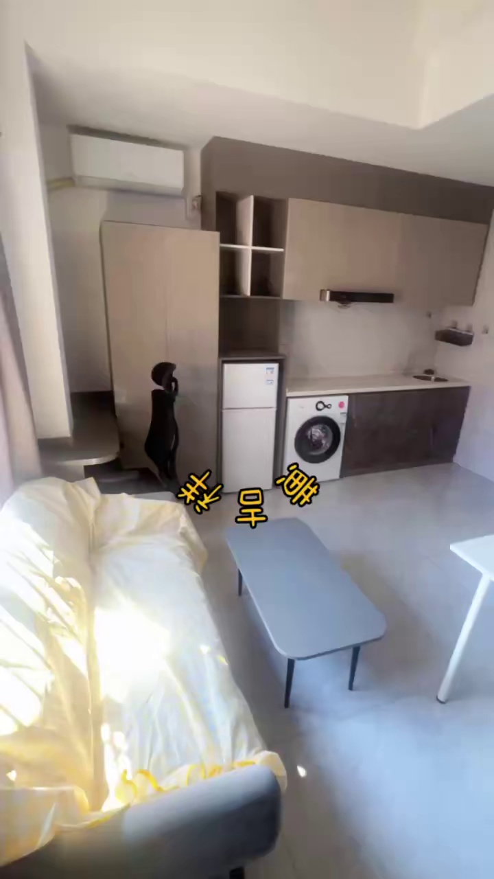 六约复式单间1750有电梯