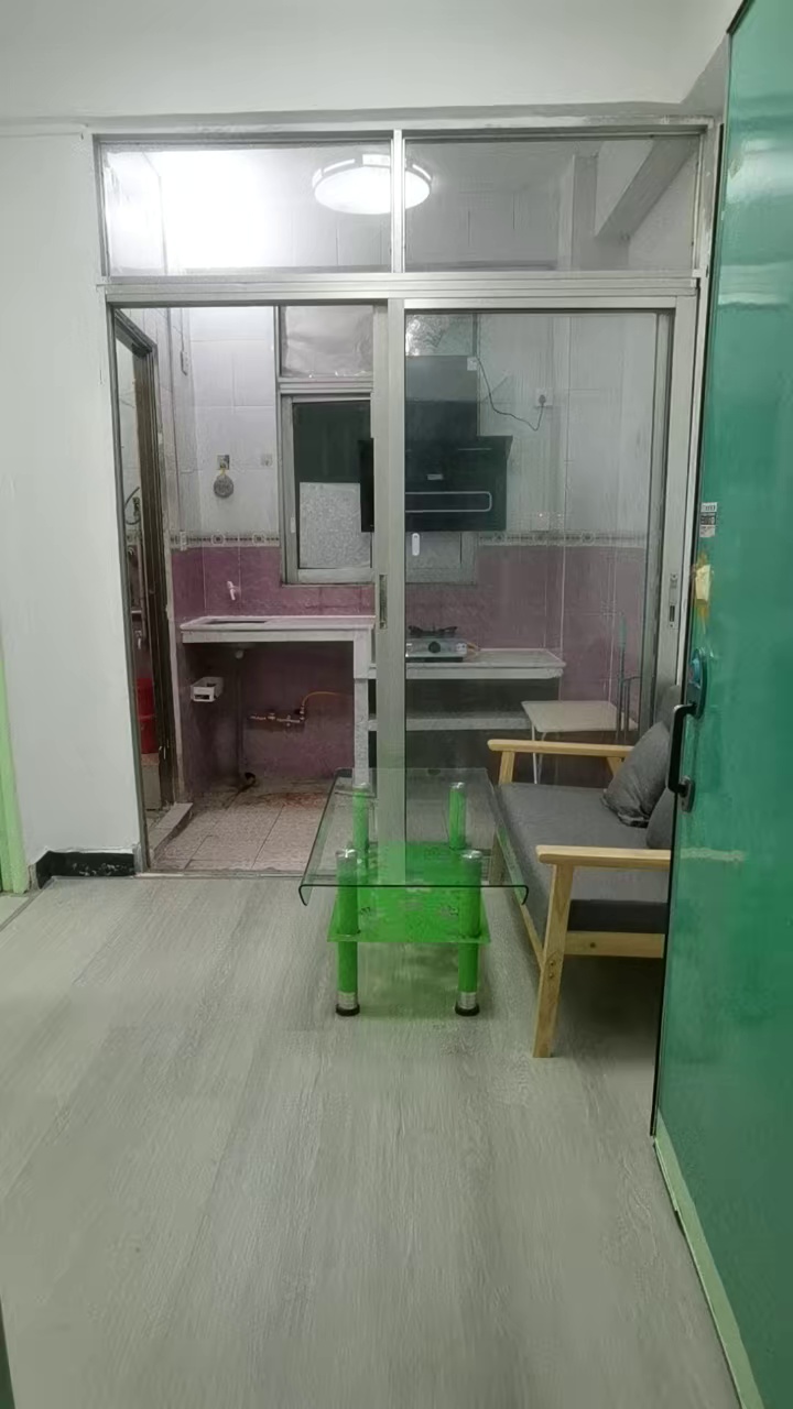 翠隆花园精装1房1厅2楼拎包入住1600元月免佣