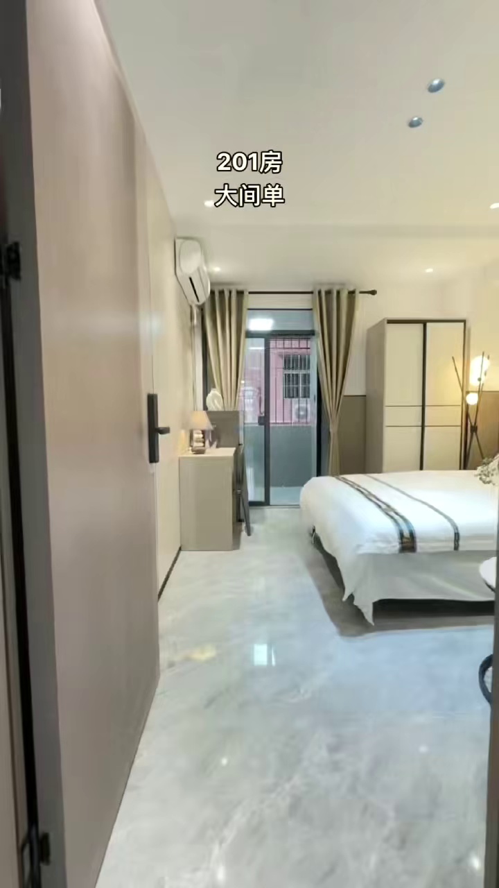 地址:公明上村 户型:大单间 价格:1180包管理 详情:电梯房,采光好,空间大,家电齐全,拎包入住,豪华装修